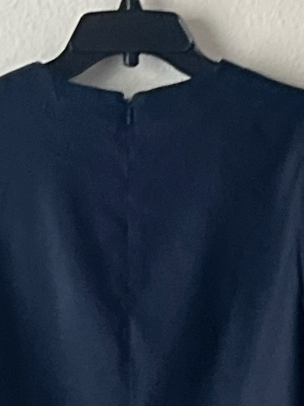 ANTONIO MELANI Super Cute Navy V-Neck Tie-Front Blouse, Size M - Picture 9 of 12